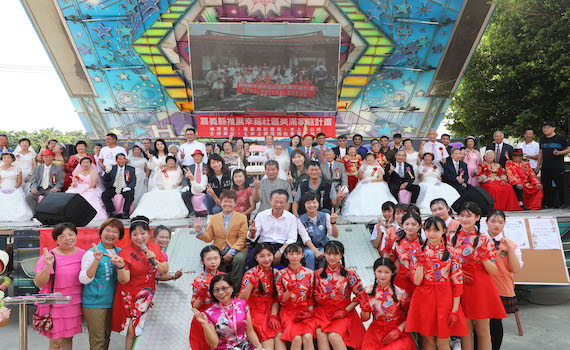 銀髮夫妻圓婚紗夢 翁章梁到場獻溫馨祝福