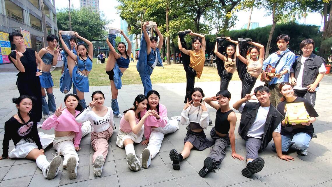 漾新聞|中華藝校首辦「假日藝術季」登場 各科學生「街頭藝人」演出宛如一場熱鬧的藝術嘉年華