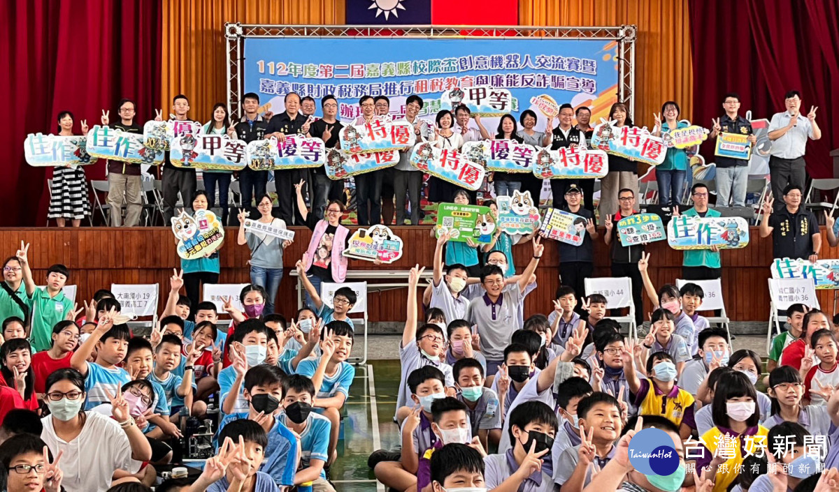第二屆嘉義縣校際盃創意機器人交流賽,共有147隊、343人報名參賽/陳致愷翻攝