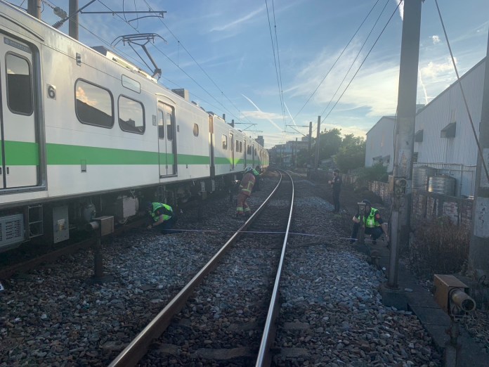 (有片)新北市平交道事故! 男子遭列車撞擊死亡 57 | 社會 社會 記者爆料網