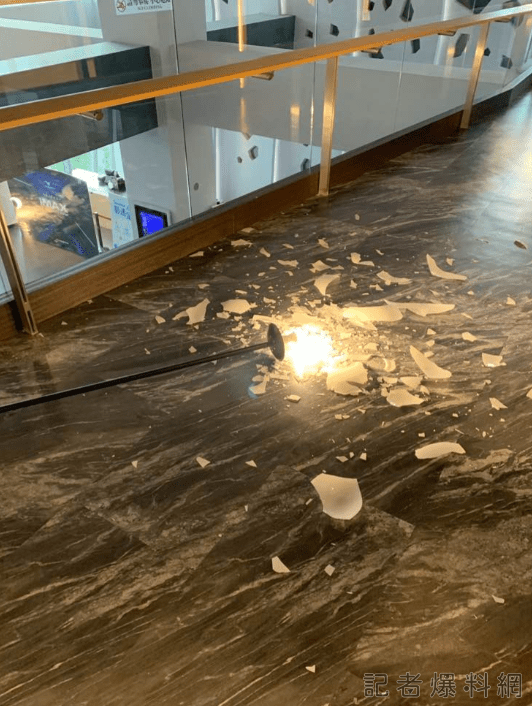 小朋友碰倒餐廳立燈要賠3萬? 餐廳業者解釋:正確金額會再聯繫 58 燈具 餐廳 淘寶