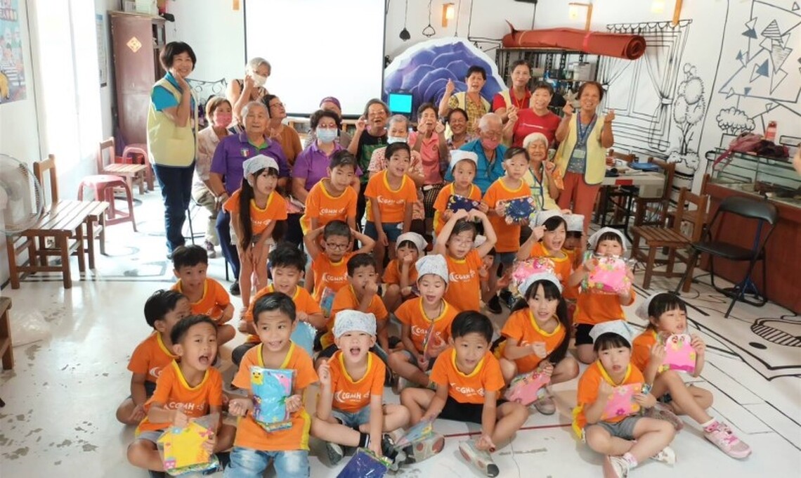 鳳山醫院打造【快樂北門銀髮學堂】重陽節老幼共學、文創據點變身銀髮族天堂   