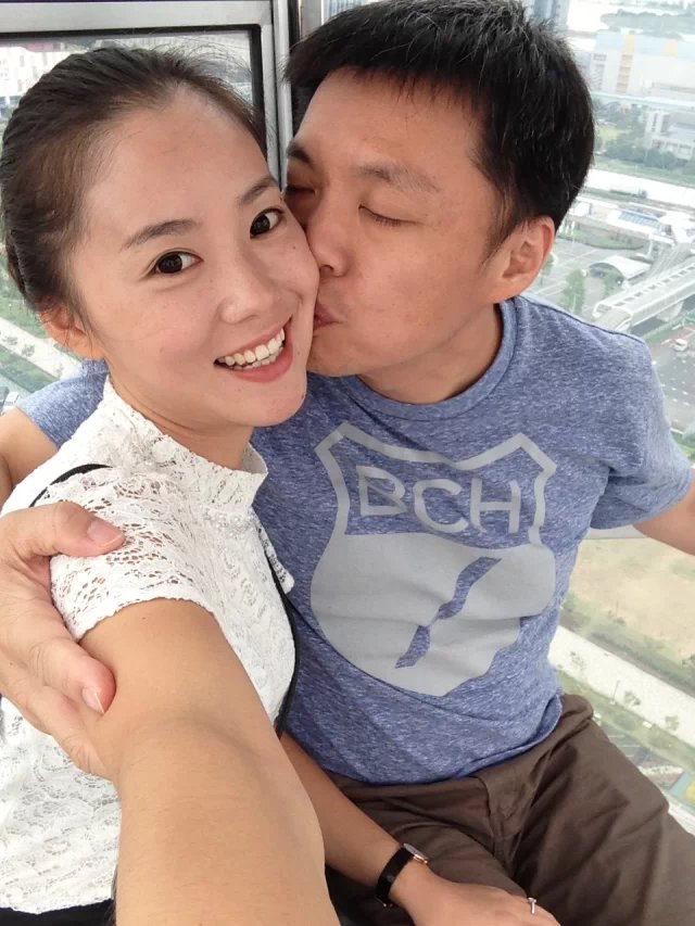 神祕女子與趙天麟在摩天輪上開心合照。爆料者提供。