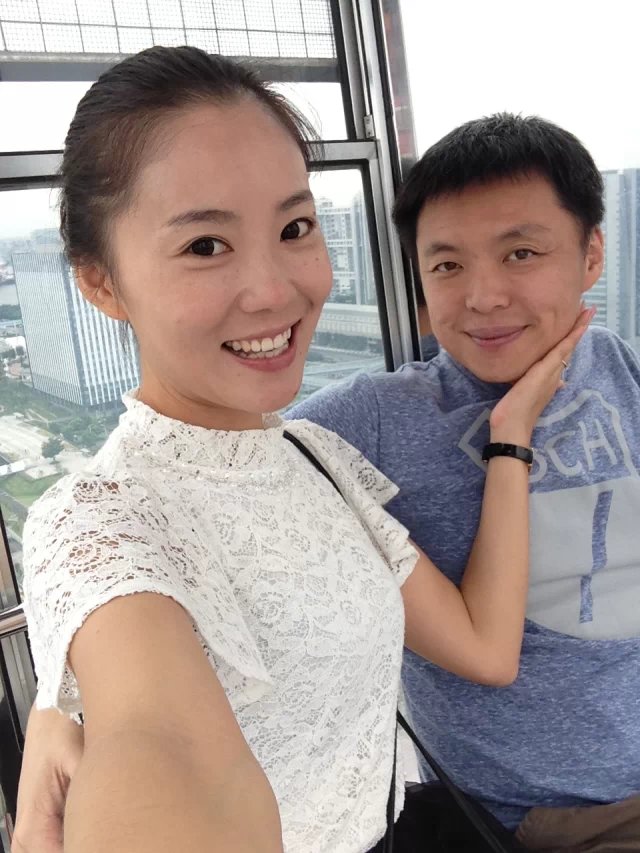 神祕女子與趙天麟在摩天輪上開心合照。爆料者提供。