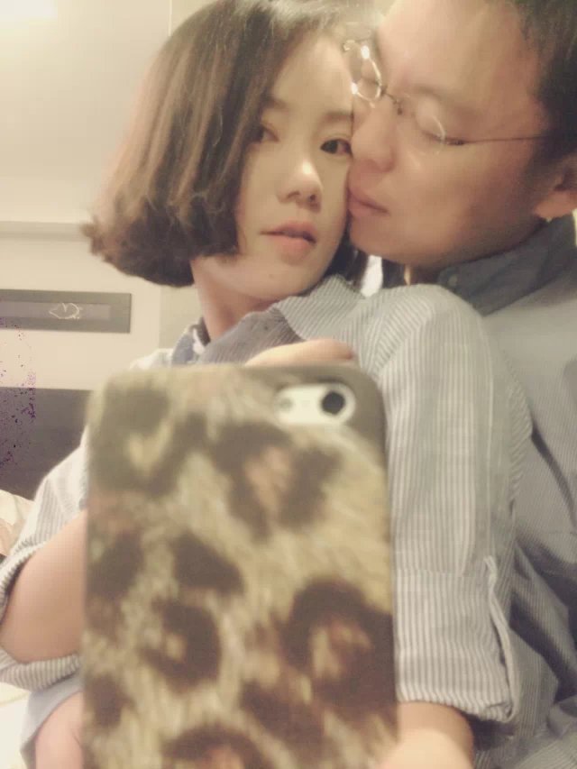 趙天麟與神祕女子貼臉自拍,女子髮型變為短髮,疑似交往不短時間,爆料者提供。