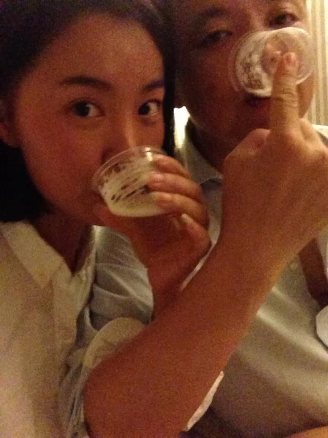 趙天麟與神祕女子勾著手自拍,關係令人懷疑,爆料者提供
