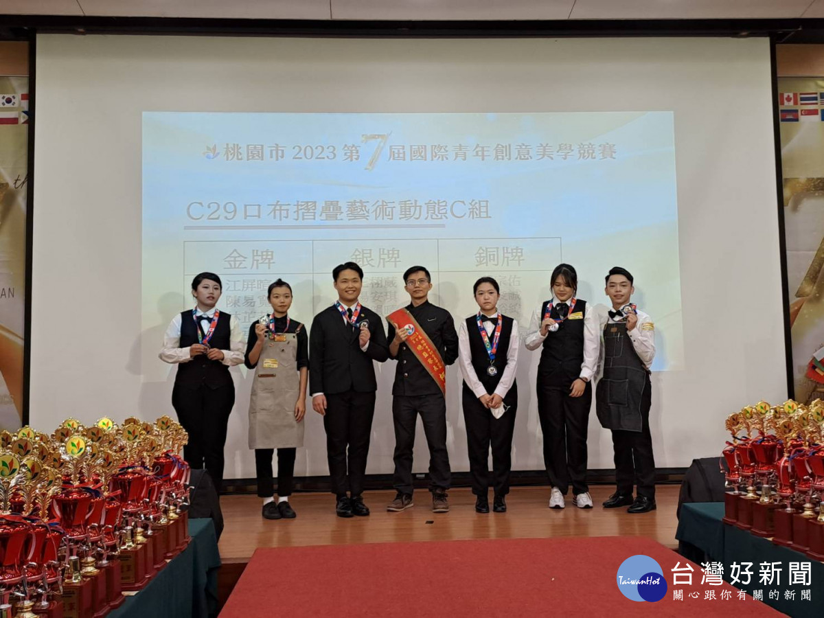口布摺疊藝術動態組得獎同學。<br /><br />