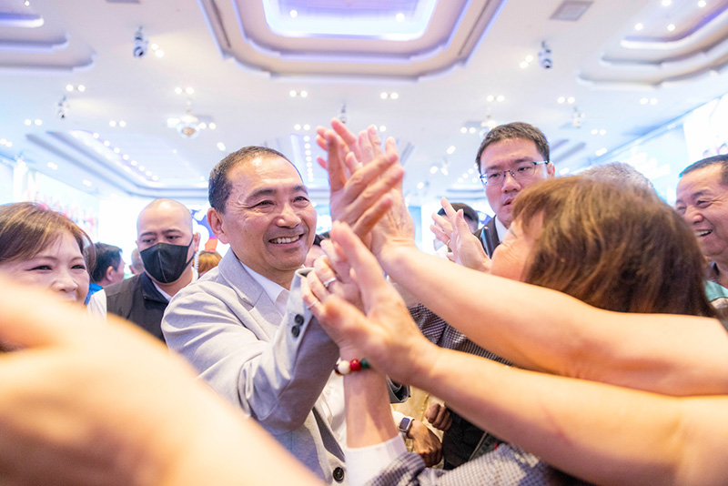國民黨總統參選人侯友宜接受媒體專訪,鬆口願意接受「柯侯配」,呼籲民眾黨總統參選人柯文哲盡快接受民主初選與民調的折衷方案。圖/引自侯友宜臉書