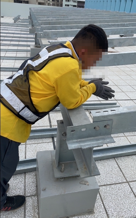 17歲少年搭太陽能板不慎墜樓身亡 包商竟稱"非雇傭關係"僅賠15萬 65 1698126264245 | 社會 社會 記者爆料網