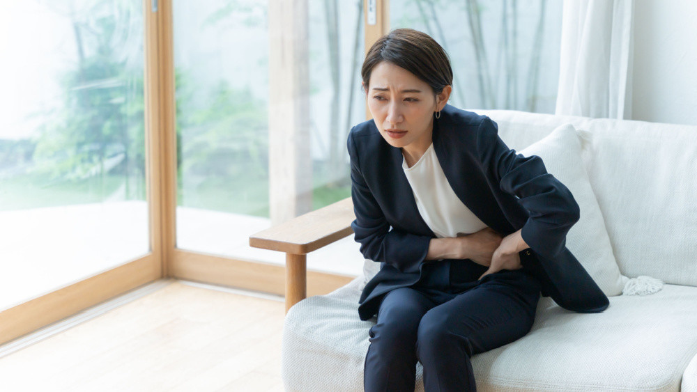 別只會叫女友喝溫開水! 營養師:經期前、中、後這樣吃 幫助經痛不適感退散