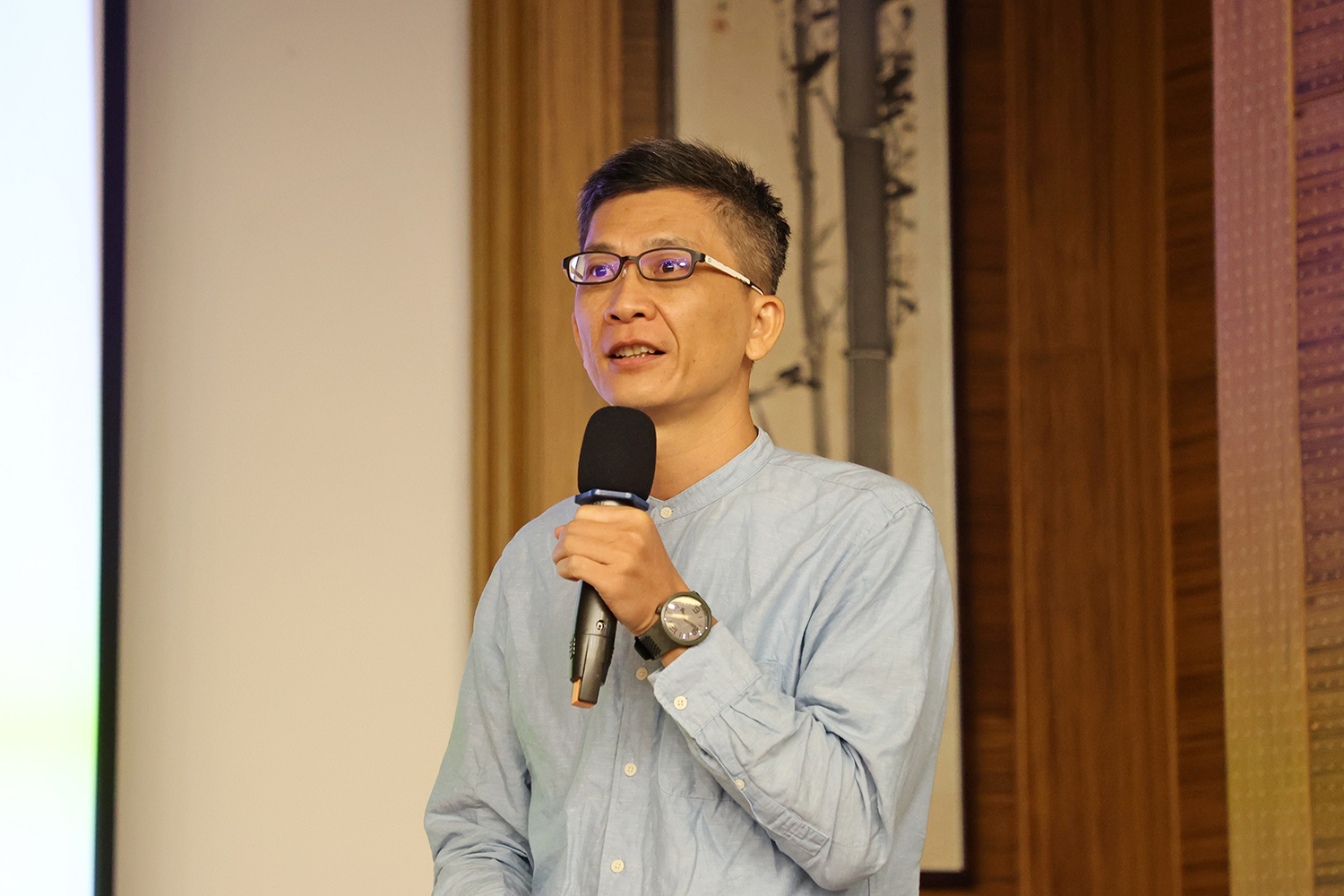 蒙特梭利幼兒指導員趙崇甫建議新手爸媽們，在孩子出生前能夠先擬定一份生產計畫書，並多閱讀瞭解產前的知識與心理準備，找到適合自己的育兒法則。