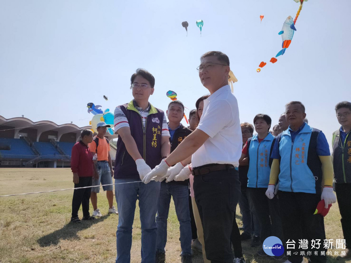 鹿港風箏節今年吹起「海洋風」,11/5在震力體育場歡樂登場。圖/記者鄧富珍攝