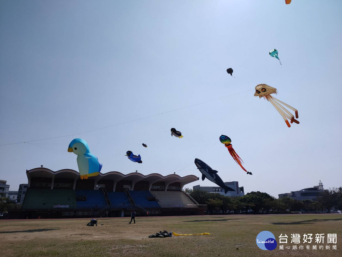鹿港風箏節今年吹起「海洋風」,11/5在震力體育場歡樂登場。圖/記者鄧富珍攝