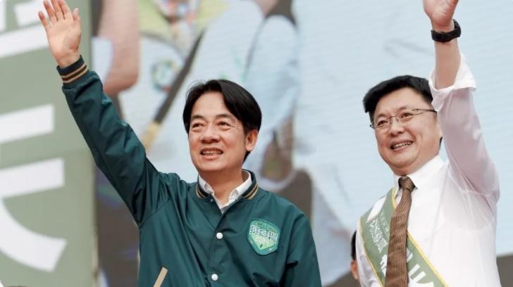 趙天麟(右)遭爆婚外情,矢板明夫指「對岸終於出手了」。翻攝賴清德臉書