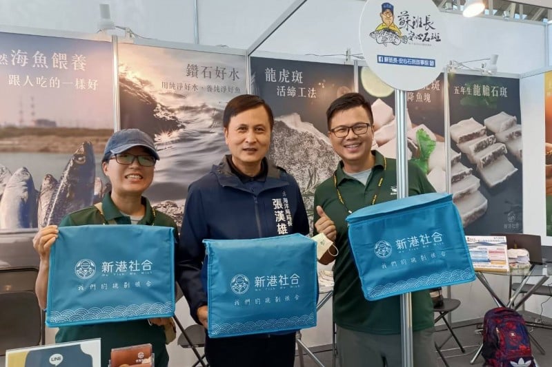 海洋局長張漢雄（中）請辭獲准。高市海洋局提供