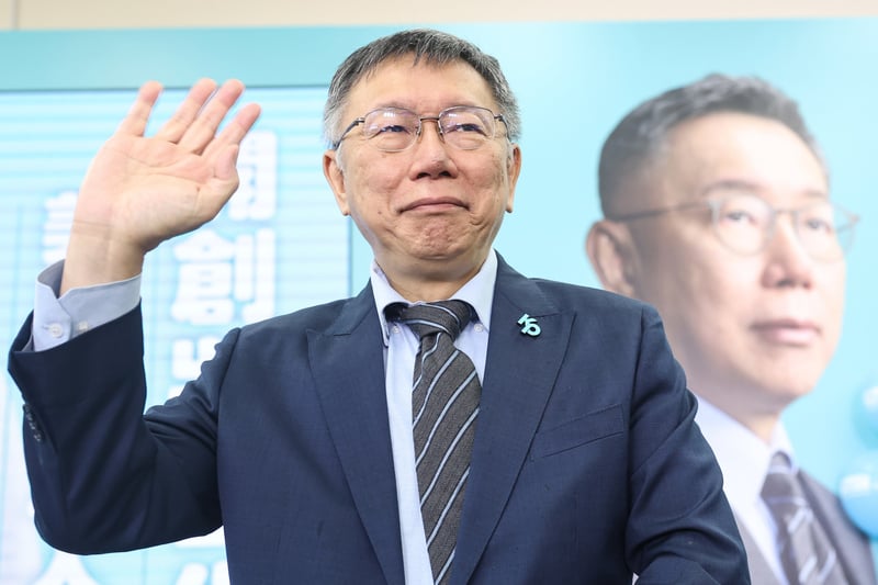 柯文哲25日在新北市新莊的全國競選總部舉行「開創壯世代,美好第三人生」政見記者會。中央社