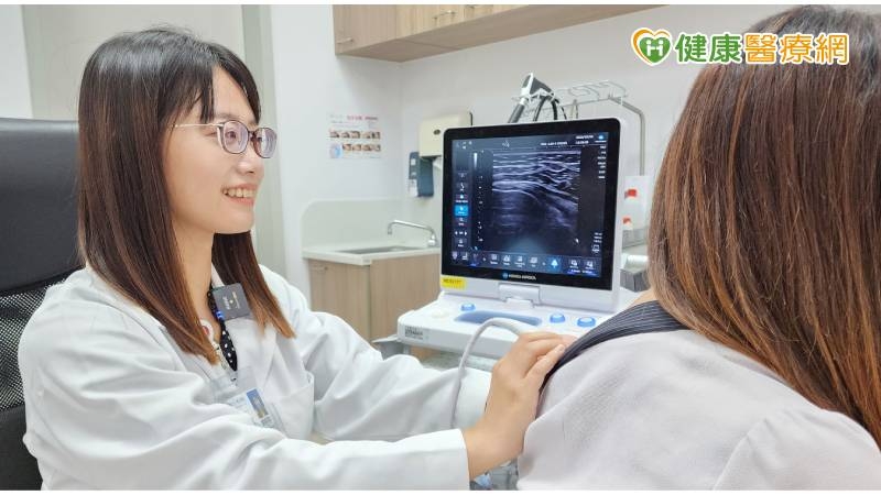 肩膀常半夜痛到驚醒,竟是五十肩惹禍! 「2合併治療」解套