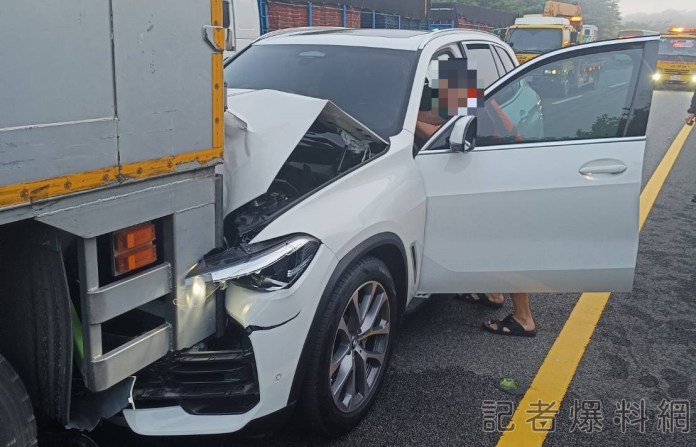 車頭怎不見了?! 國道聯結車車鉤斷裂致子車滑停 小客車碰撞釀1傷 60 2 40 | 社會 社會 記者爆料網