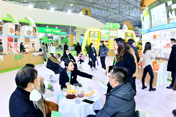 2023年10月27-30日,第九屆成都國際都市現代農業博覽會將在中國四川省成都市與第九屆四川農博會聯合舉辦,展覽面積14萬平方米,參展企業超過2000家,展出內容涵蓋了農業全產業鏈上下游產品和技術,將是一場高質量開放交流合作的農業盛會。 2023年10月27-30日,第九屆成都國際都市現代農業博覽會將在中國四川省成都市與第九屆四川農博會聯合舉辦,展覽面積14萬平方米,參展企業超過2000家,展出內容涵蓋了農業全產業鏈上下游產品和技術,將是一場高質量開放交流合作的農業盛會。