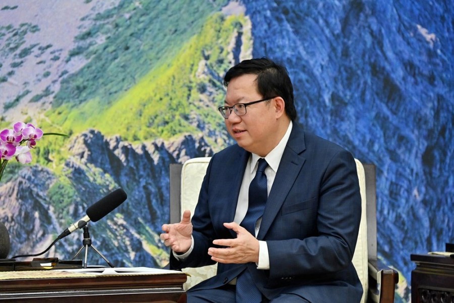 疑與女子進房私會影片流傳 鄭文燦三點嚴正聲明:我不是影中人 184 疑與女子進房私會影片流傳 鄭文燦三點嚴正聲明:我不是影中人 183