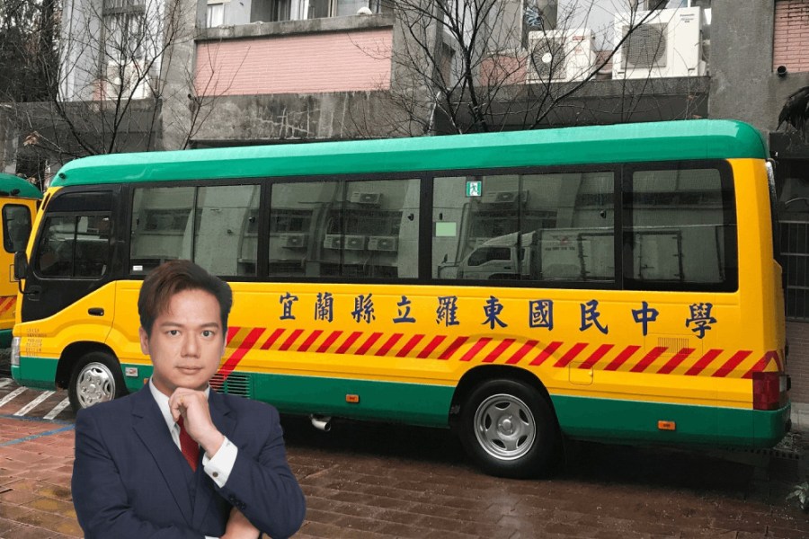 邱臣遠:保障學生安全及壯世代工作權 校車駕駛延齡應雙管齊下 175 照片來源:教育部國教署、教育部國教署照及邱臣遠臉書照合成
