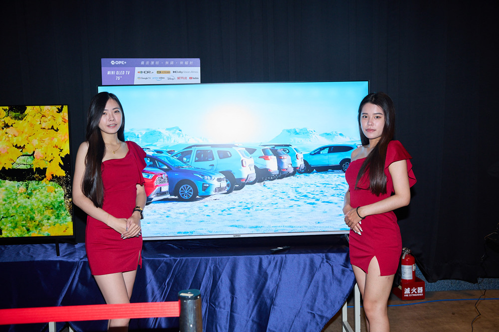 HOPE+最大型110吋QLED 4K電視。（記者薛秀蓮翻攝)