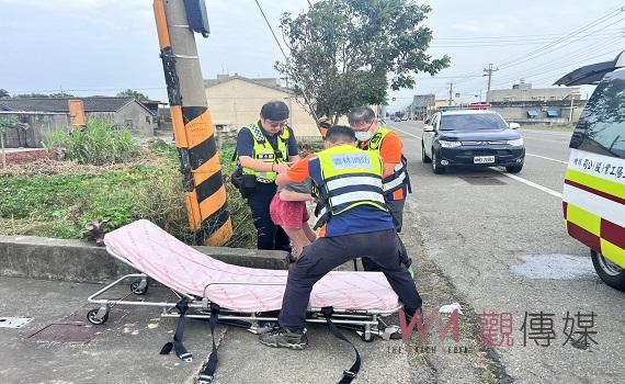 百歲人瑞獨自外出路倒 虎尾警即刻救援
