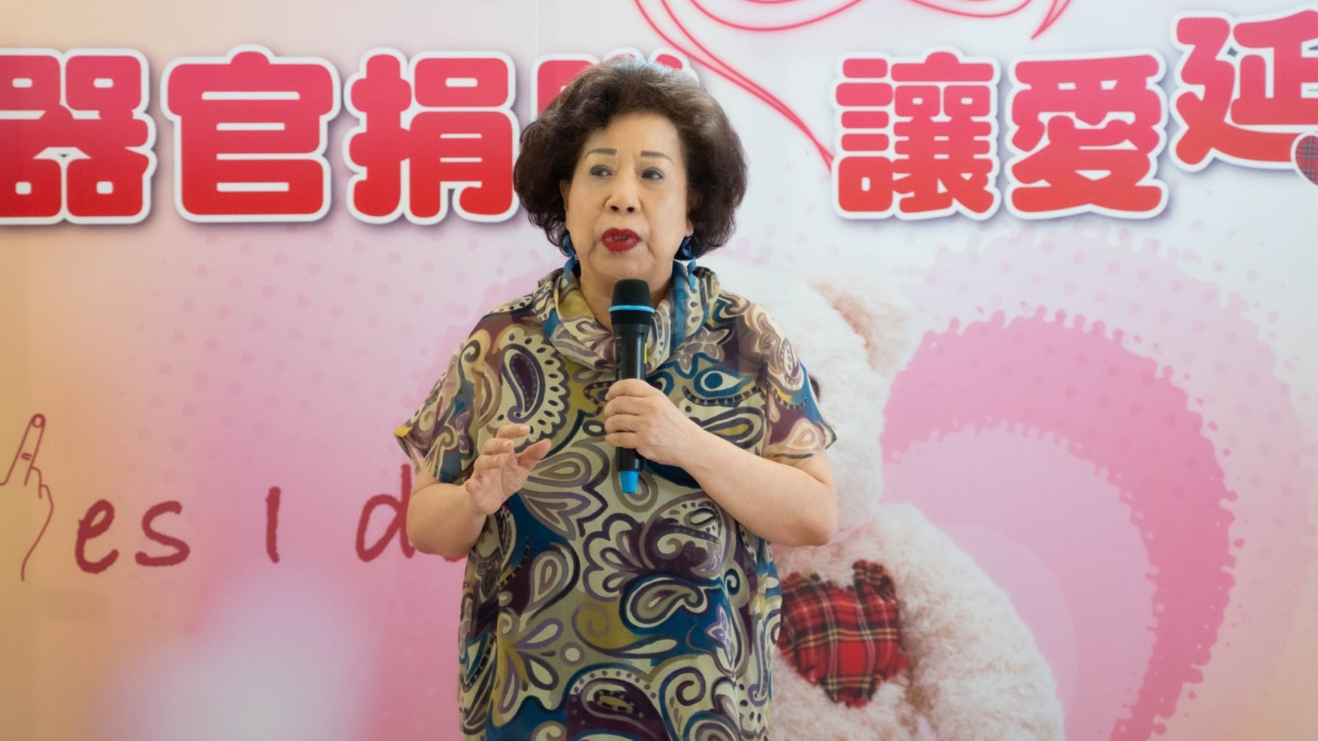 黃越綏24日爆料,2016柯爸柯承發曾說,將來一定會要柯文哲全力支持賴清德選總統。翻攝黃越綏臉書