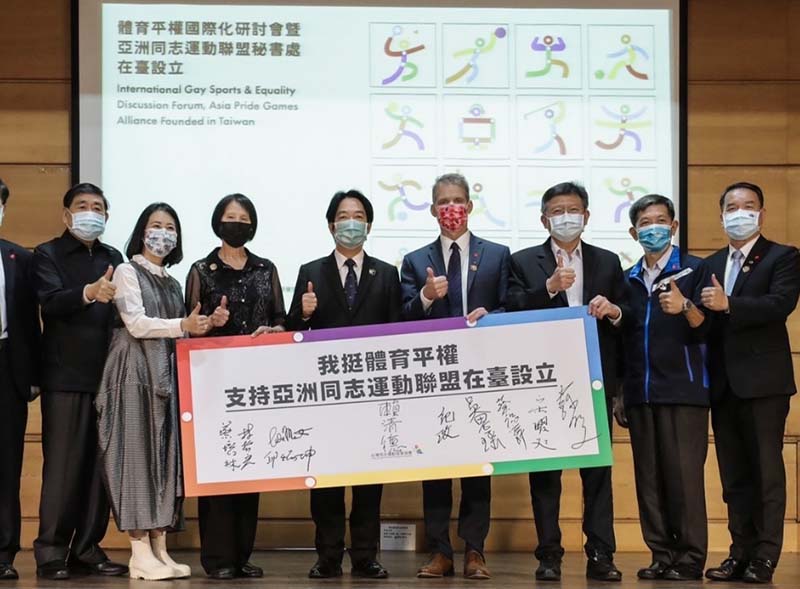 民進黨主席賴清德宣布將出席2023「與多元同行」同志大遊行,他向黨內喊話「我始終相信,相愛的人有權利相守。」圖/引自賴清德臉書