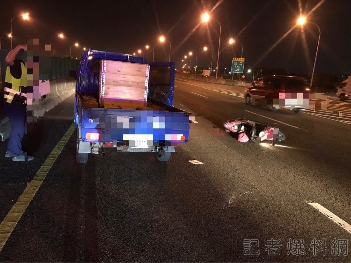 更新案情/國1民雄交流道車禍事故! 82歲伯騎機車逆向上國道與小貨車碰撞 68 國道車禍,國1,民雄交流道,機車,逆向