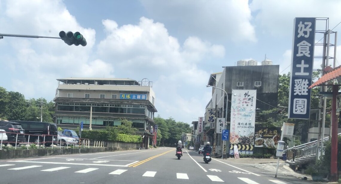 月世界滿街土雞城 取名饒有趣味
