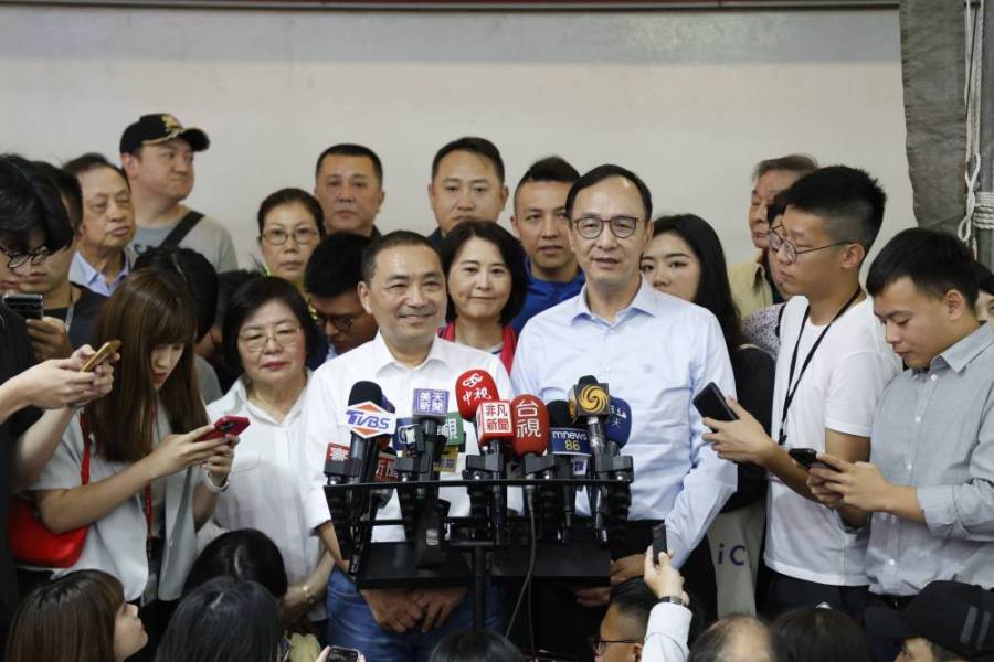 【有影】傳柯文哲屬意韓國瑜當副手 朱立倫:柯跟他講的是兩位女生 190 朱立倫、侯友宜26日赴台北市文昌宮參拜