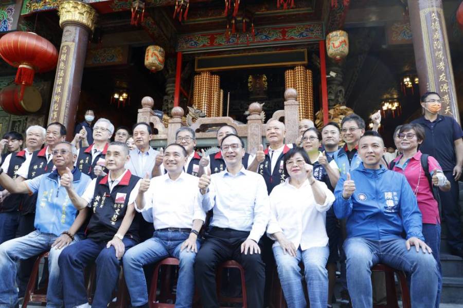 【有影】藍白合進入政黨協商 侯友宜:選舉不合作就無聯合內閣 192 朱立倫、侯友宜26日台北市文昌宮參拜