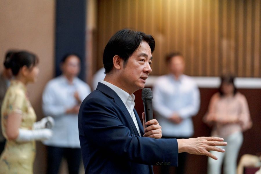 提問被校長制止 賴清德喊「給他問」學生事後讚:他不是來騙票的 180 提問被校長制止 賴清德喊「給他問」學生事後讚:他不是來騙票的 179