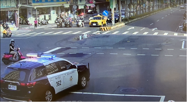 警方火速將女童送醫治療。(記者宋紹誠翻攝)
