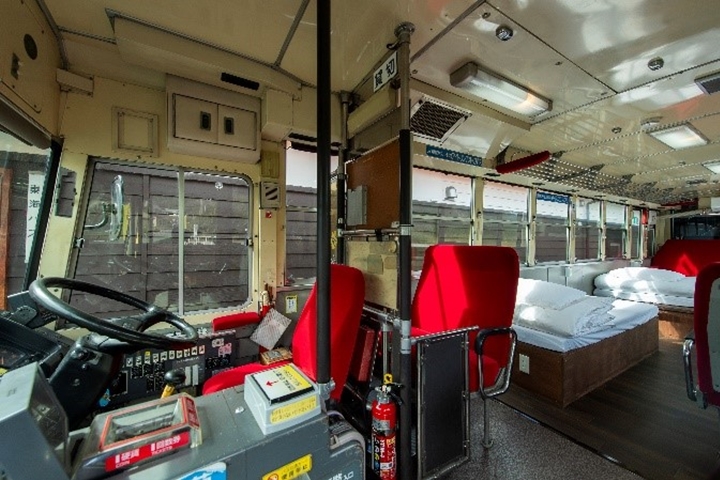 車站、巴士讓你住1晚！靜岡話題旅宿BUSTAY將登場