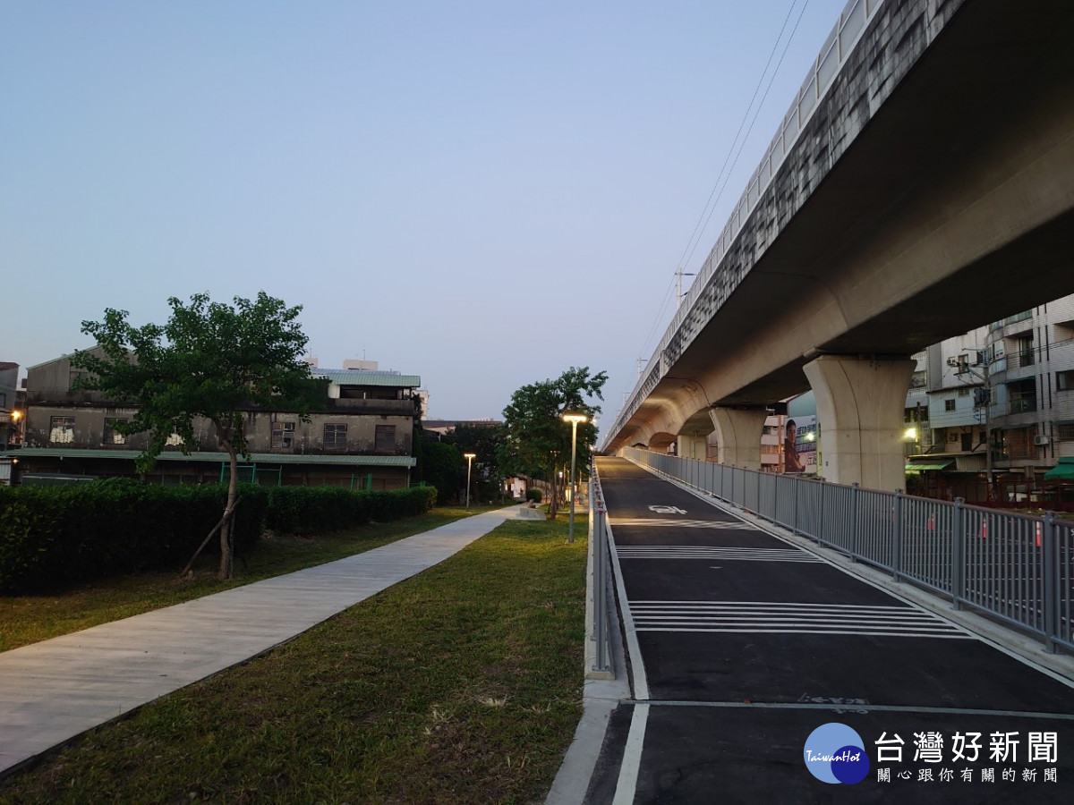 台中市政府積極打造「大台中自行車路網」系統,提供市民朋友優質完善且安全的自行車道。