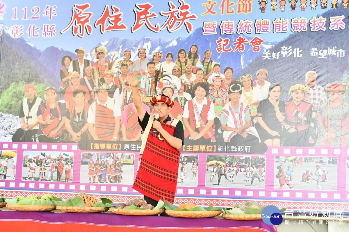 祈福儀式由潘福來長老引領各族長老祈福團聯合進行。圖／記者鄧富珍攝