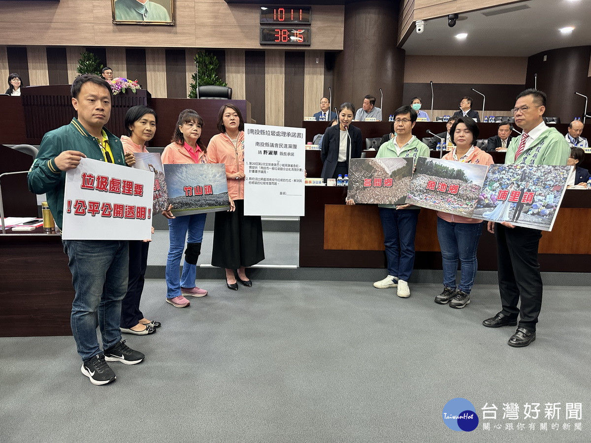 議員要求縣府提出垃圾篩分去化計畫。(記者扶小萍攝)