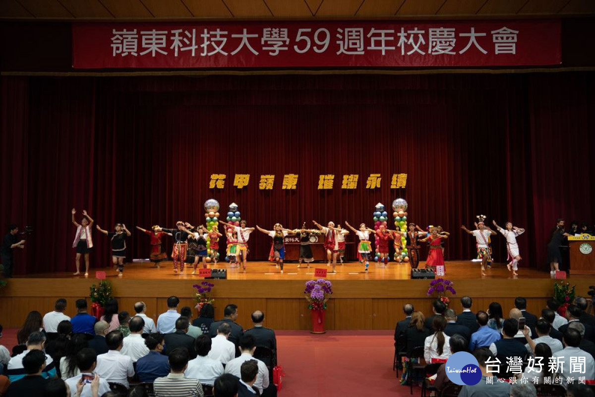 嶺東科技大學59週年校慶活動由熱鬧的「原民樂賓 太鼓迎賓」開場表演。(圖/嶺東科技大學)