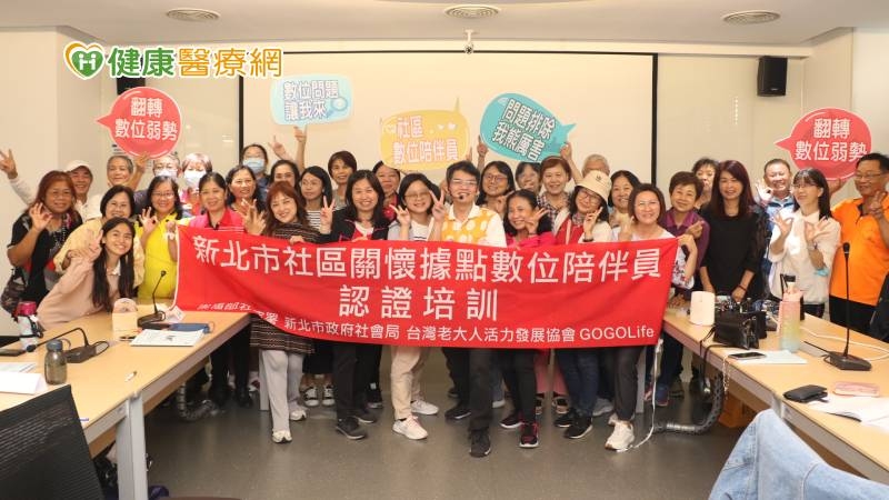 「吼!跟你說500遍還不會」 數位陪伴員教長輩用手機免驚