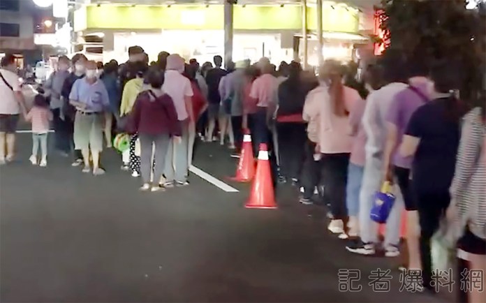 100換200 人龍搶領物調券 網「沒有科技的方法可以領嗎?」 65 1 54 | 生活 生活 記者爆料網