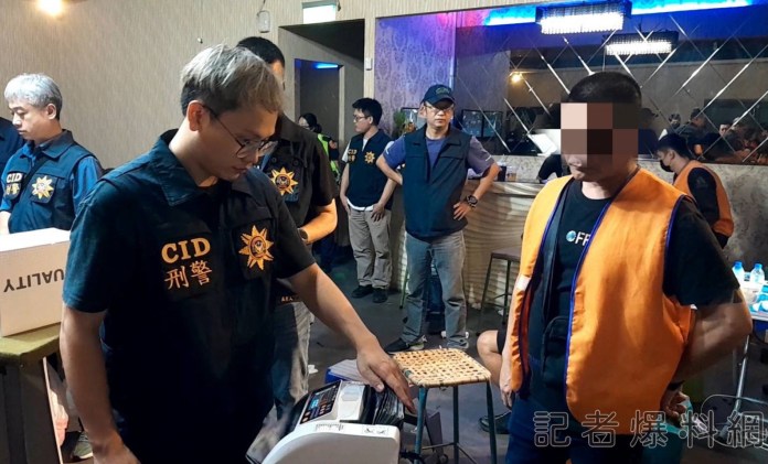 歇業KTV變職業賭場 查獲56人沒入265萬元賭金 63 2 45 | 社會 社會 記者爆料網