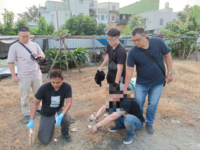 影/東港2男擁槍自重 遭警搜出罕見「美制輪轉式霰彈槍」 62 DF6A236D 71B7 4C8F A4A7 3FAA842A950A | 社會 社會 記者爆料網