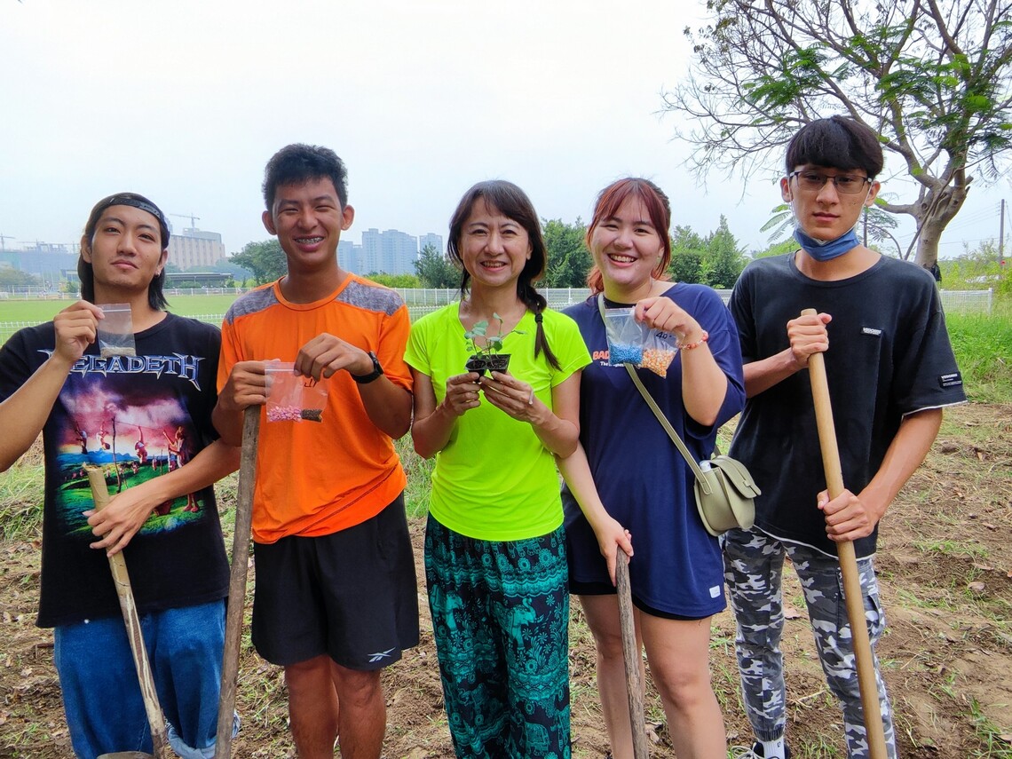 漾新聞|高大學生種菜 農場經營犁田整地牛糞施肥體驗休閒健康