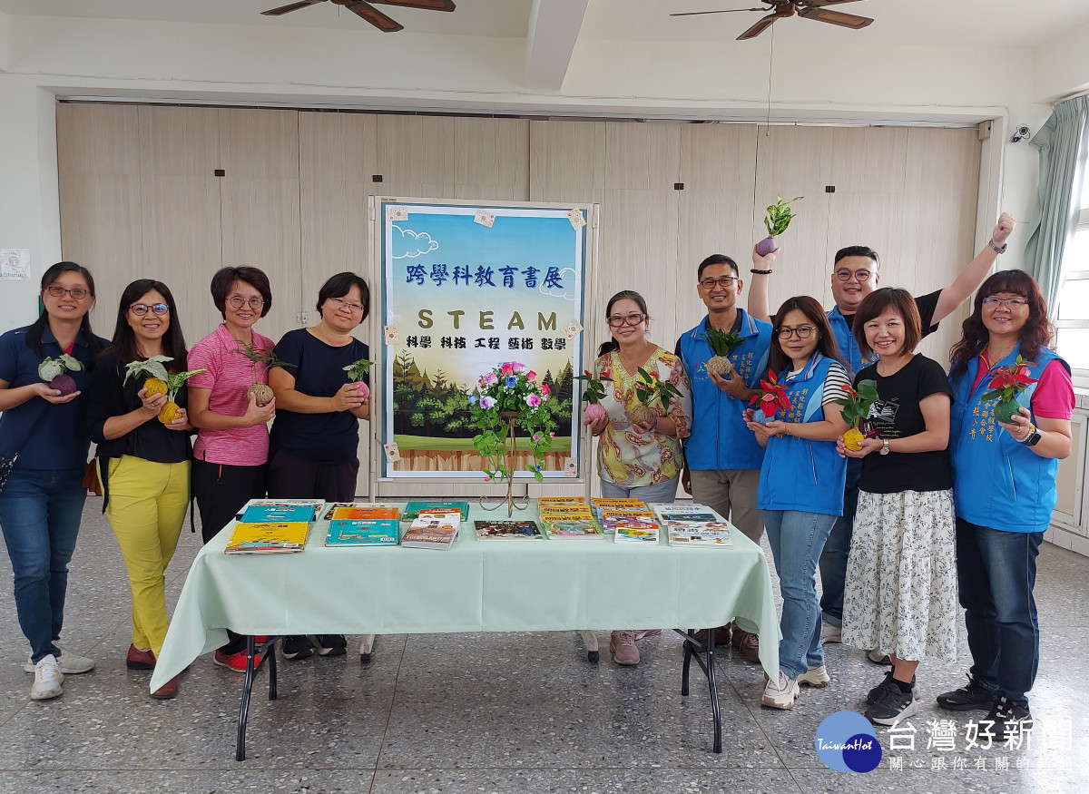 活動會場配合STEAM教育規劃跨領域主題閱讀。圖/記者鄧富珍攝