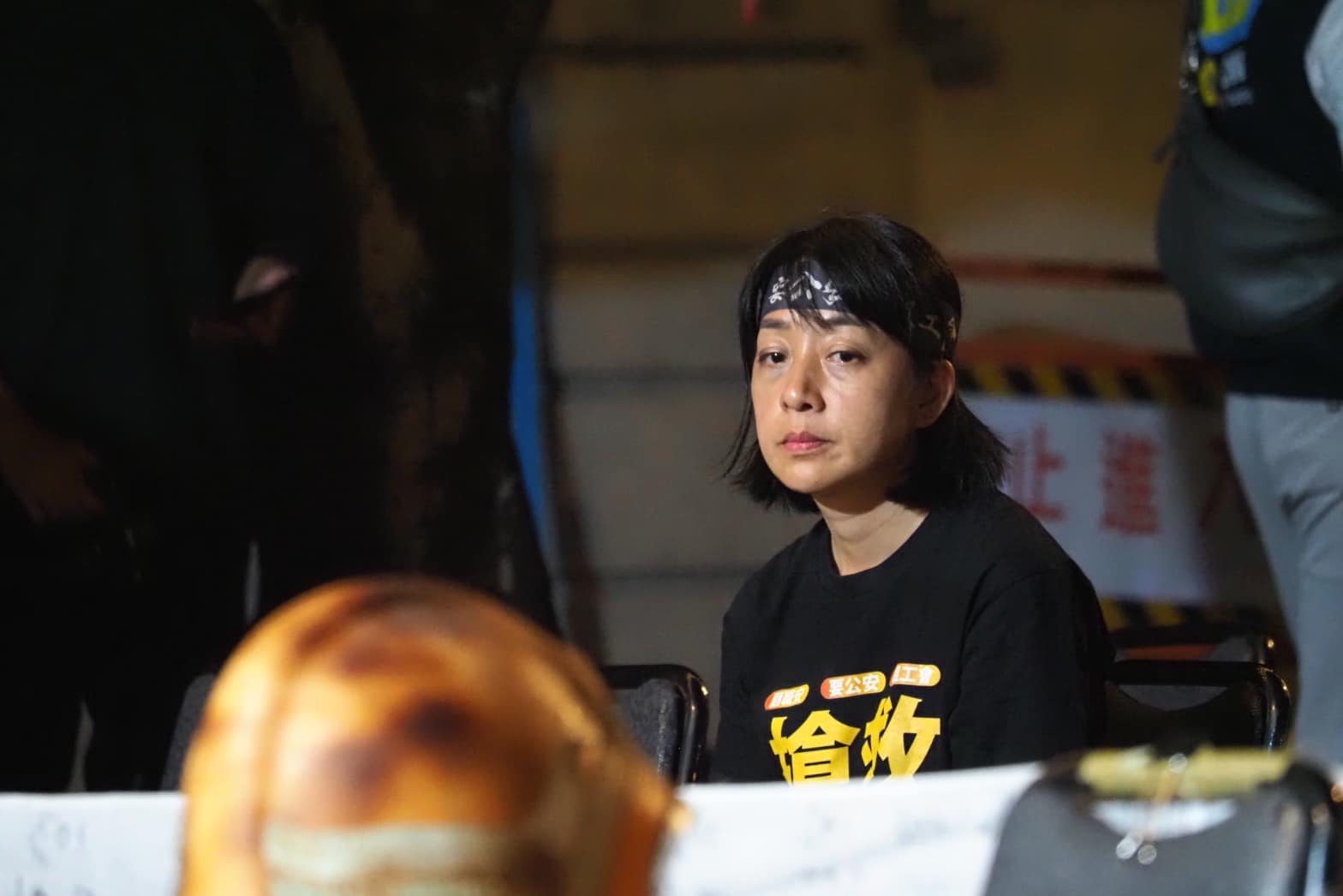 時代力量立委王婉諭批行政院修法換湯不換藥,圖為王婉諭日前至凱道參加搶救消防員舉辦的國殤日晚會。翻攝王婉諭臉書