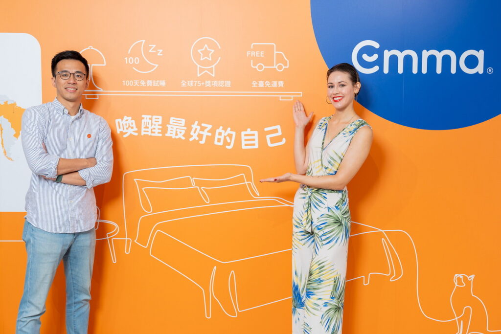 (左起) 德國Emma業務拓展經理-黃紹軒Sean與德國Emma歐洲睡眠專家-Emma Merritt,出席Emma療癒好眠快閃主題館開幕會。