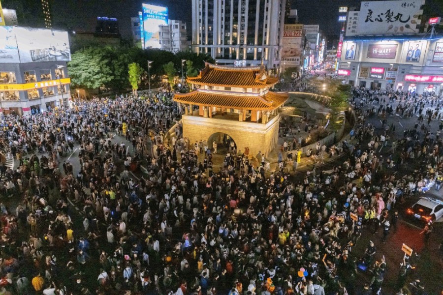 竹市萬聖節大遊行玩具主題 高虹安變身哈利波特與3萬大人小孩同樂 244 照片來源:新竹市政府