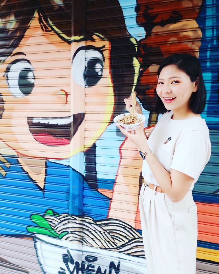 ▲拿著你最愛的美食來光華地標打卡(記者王雯玲翻攝)